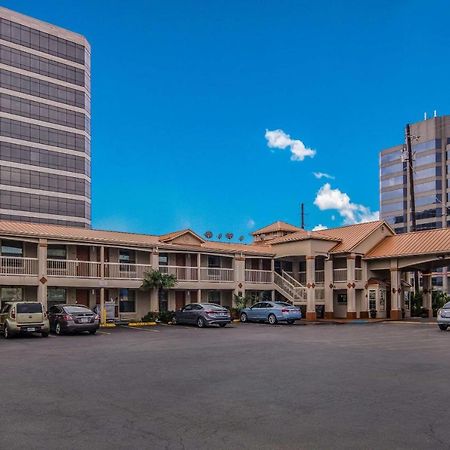 Quality Inn & Suites Dallas-Cityplace Εξωτερικό φωτογραφία