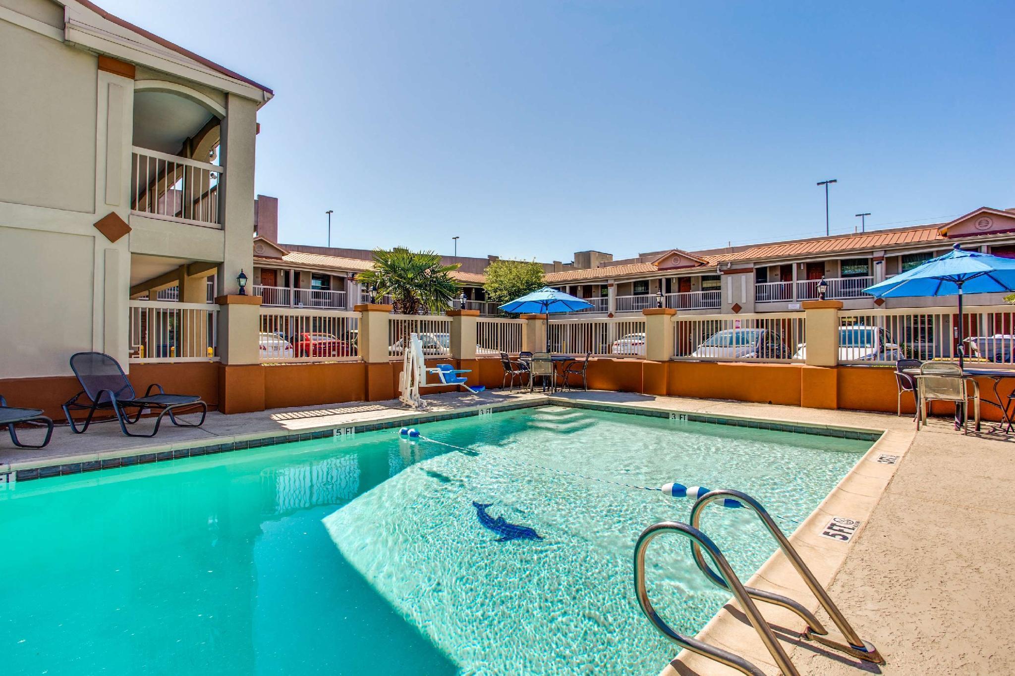 Quality Inn & Suites Dallas-Cityplace Εξωτερικό φωτογραφία