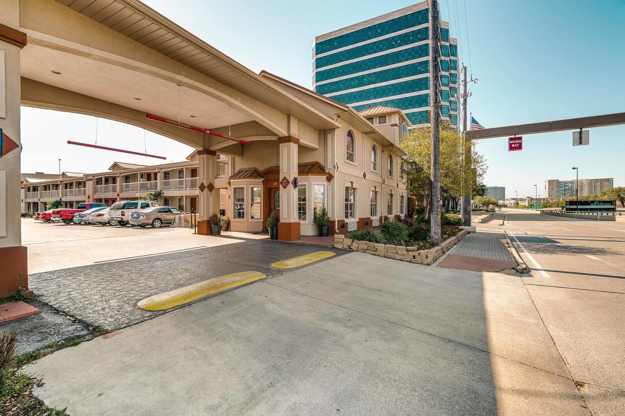 Quality Inn & Suites Dallas-Cityplace Εξωτερικό φωτογραφία